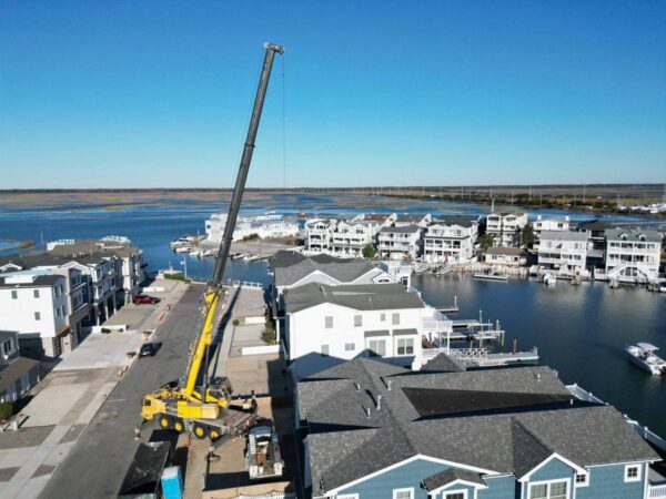 Grove GMK4115 lifting steel beams into a new bayfront home