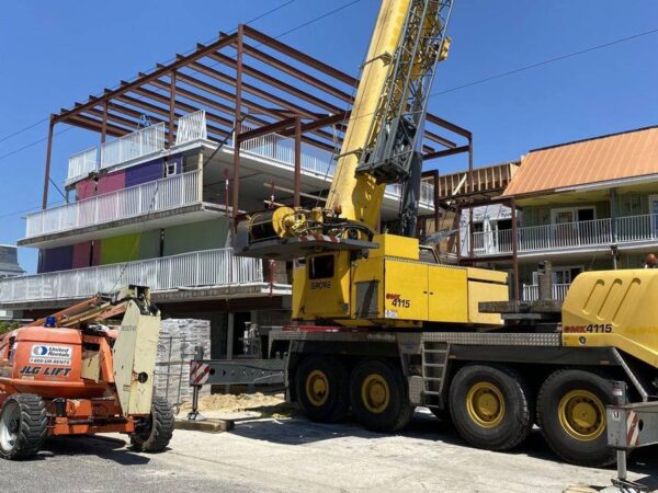 Grove GMK4115 setting steel framing on top of a shore motel