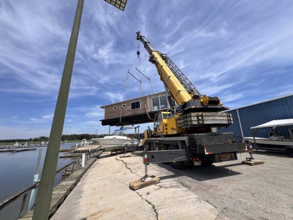 Grove GMK4115 lifting a boat at the waterfront