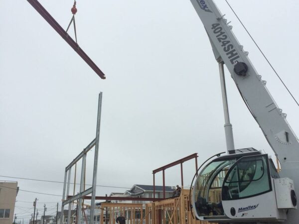 Manitex 40124SHL boom truck setting structural steel