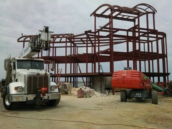 Manitex 40124SHL boom truck setting structural steel