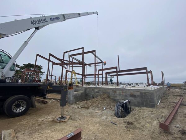 Manitex 40124SHL boom truck setting structural steel